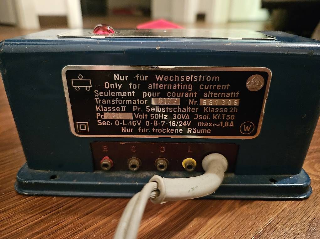 Märklin Modellini di ferrovie: Märklin 2x Trafos 16VA & 30VA Wechselstrom – Usato da Hägglingen venduto da Ruwi 4