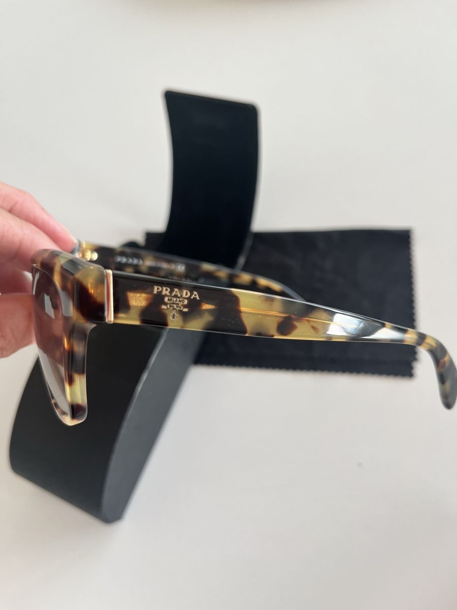 Prada Brillen & Gläser: Prada Sonnenbrille Original - super Zustand – Gebraucht aus Diepoldsau von Soleil0425 1