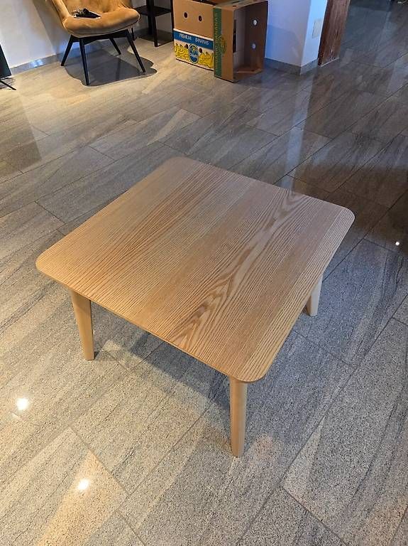 Tavoli: Wohnzimmertisch 70x70cm – Usato da Lenzburg venduto da sfeh