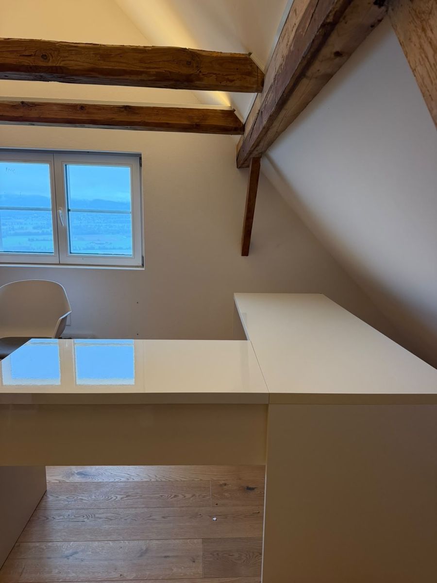 Bureaux: Grosses weisses Eckpult – D'occasion à Reute AR par toblershome 1