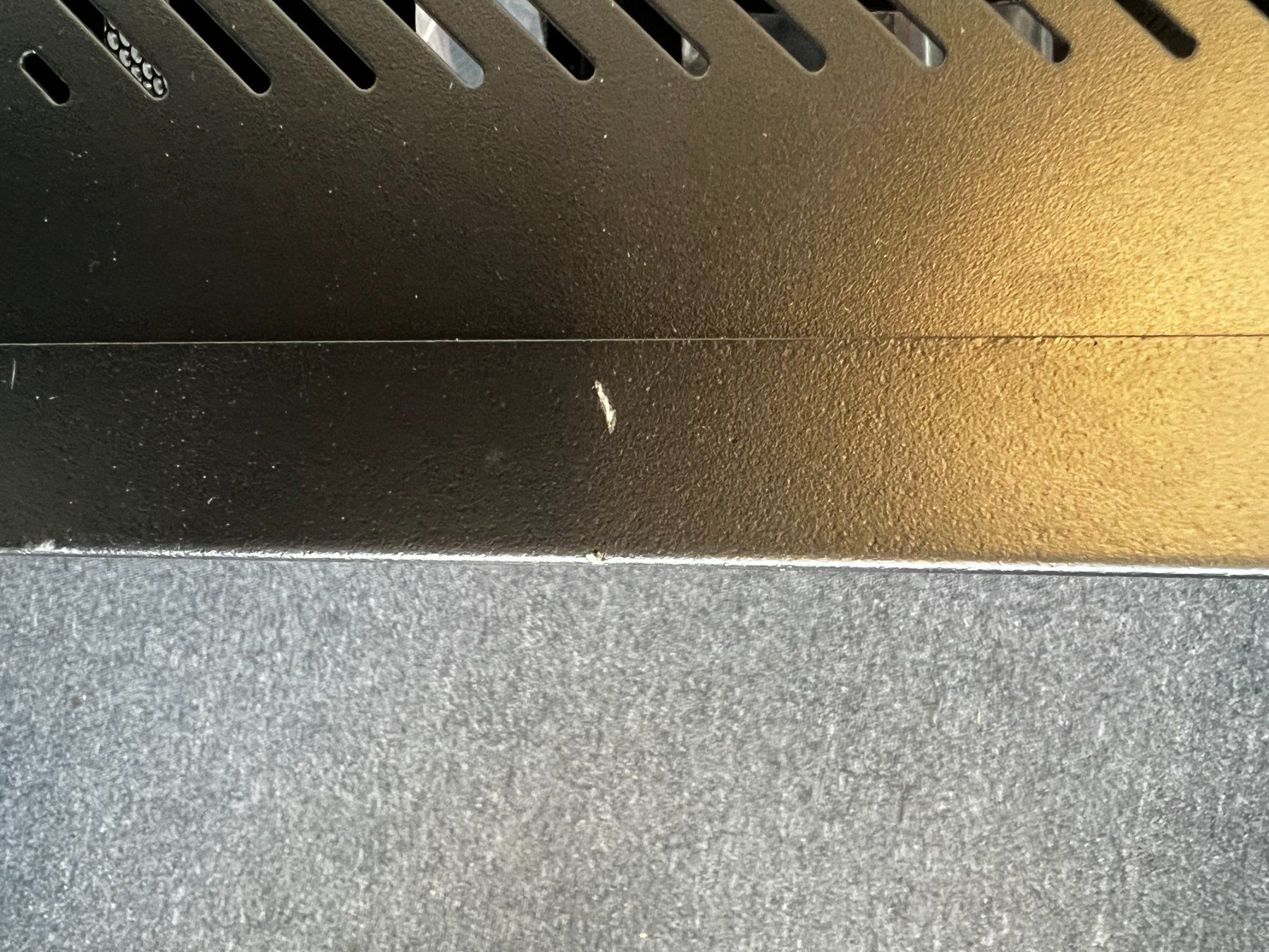 Armadi: APC Wandschrank AR106SH6 19" – Nuovo (secondo la descrizione) da Gossau ZH venduto da OrderflowAG 3