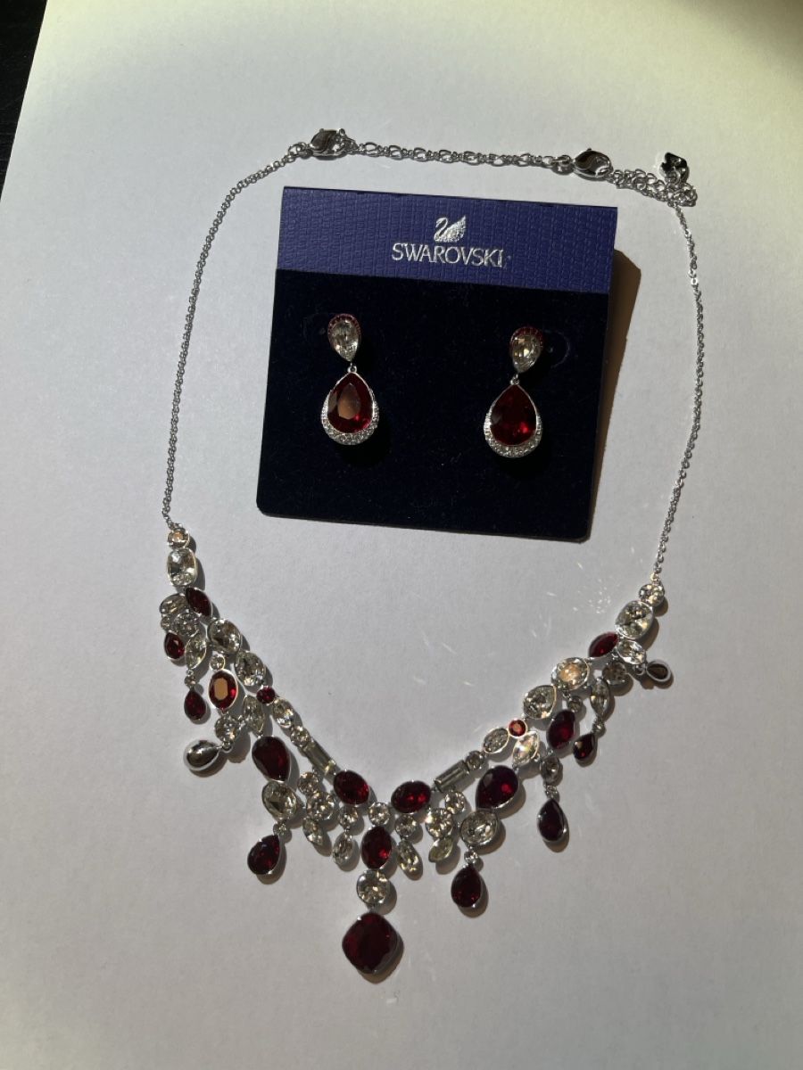 Swarovski Altri gioielli: Swarovski Collier und Ohrstecker – Usato da Subingen venduto da Lyana