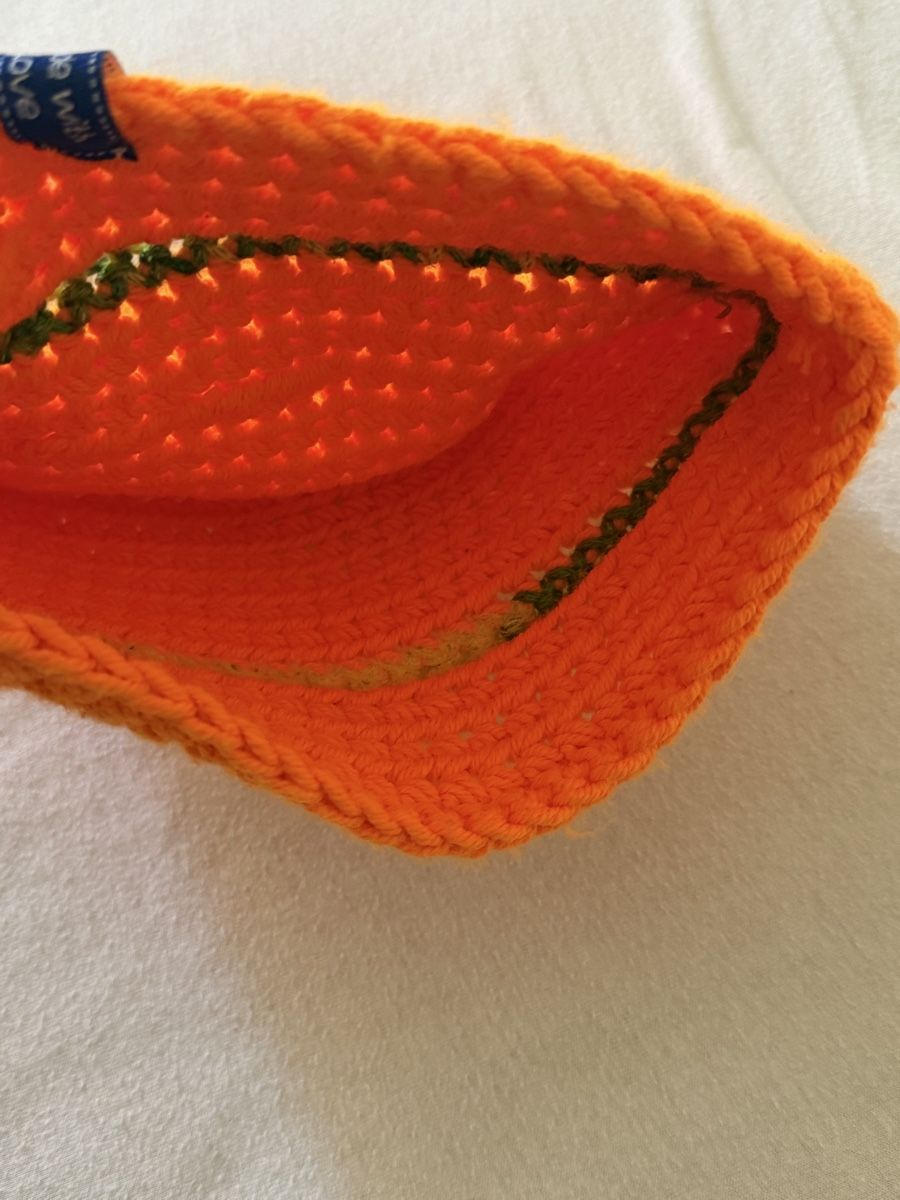 Altro in  Abbigliamento & Accessori: Bonnet tricoté main orange taille unique  – Usato da La Chaux-de-Fonds venduto da Sabinchenn 1