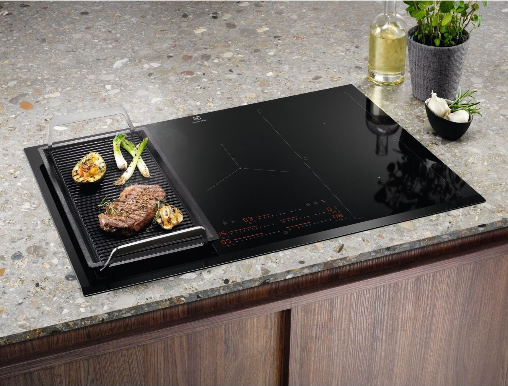 Electrolux Herde: Induktionskochfeld Electrolux EIV84550, 78 cm – Defekt aus Dübendorf von MA.WA.