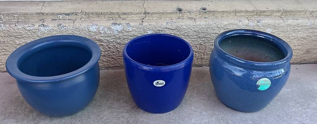 Pots de fleurs: 3 formschöne Tontöpfe Blau – D'occasion à Urdorf par Resumasa