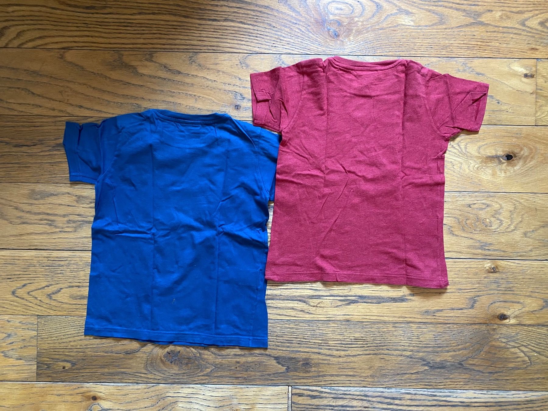 Lacoste Kleiderpakete & -sets: Lot de 2 t-shirts Lacoste taille 6 ans – Gebraucht aus Hermance von joe_td6n 1