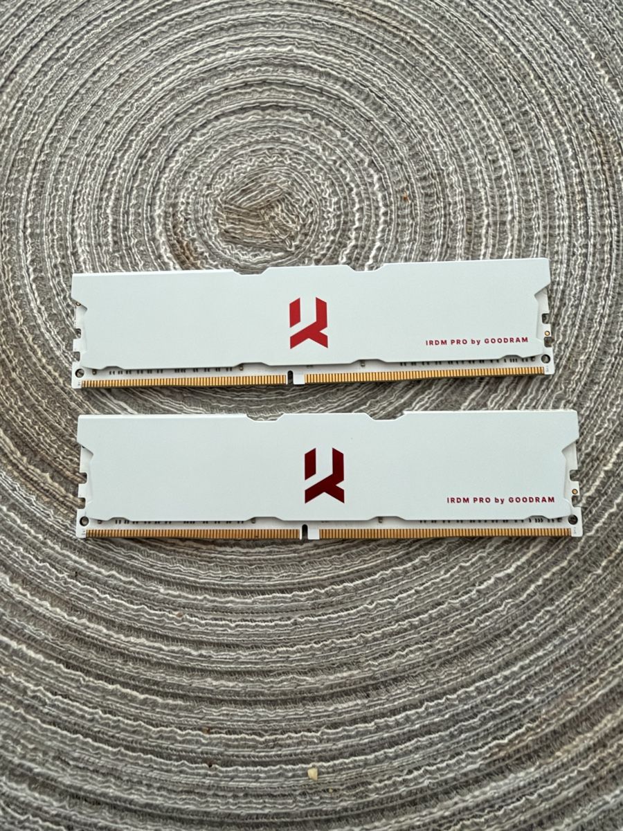Mémoires / RAM: RAM memory DDR4 2x16 GB 3600 mhz – D'occasion à Zürich par tru_2kn5