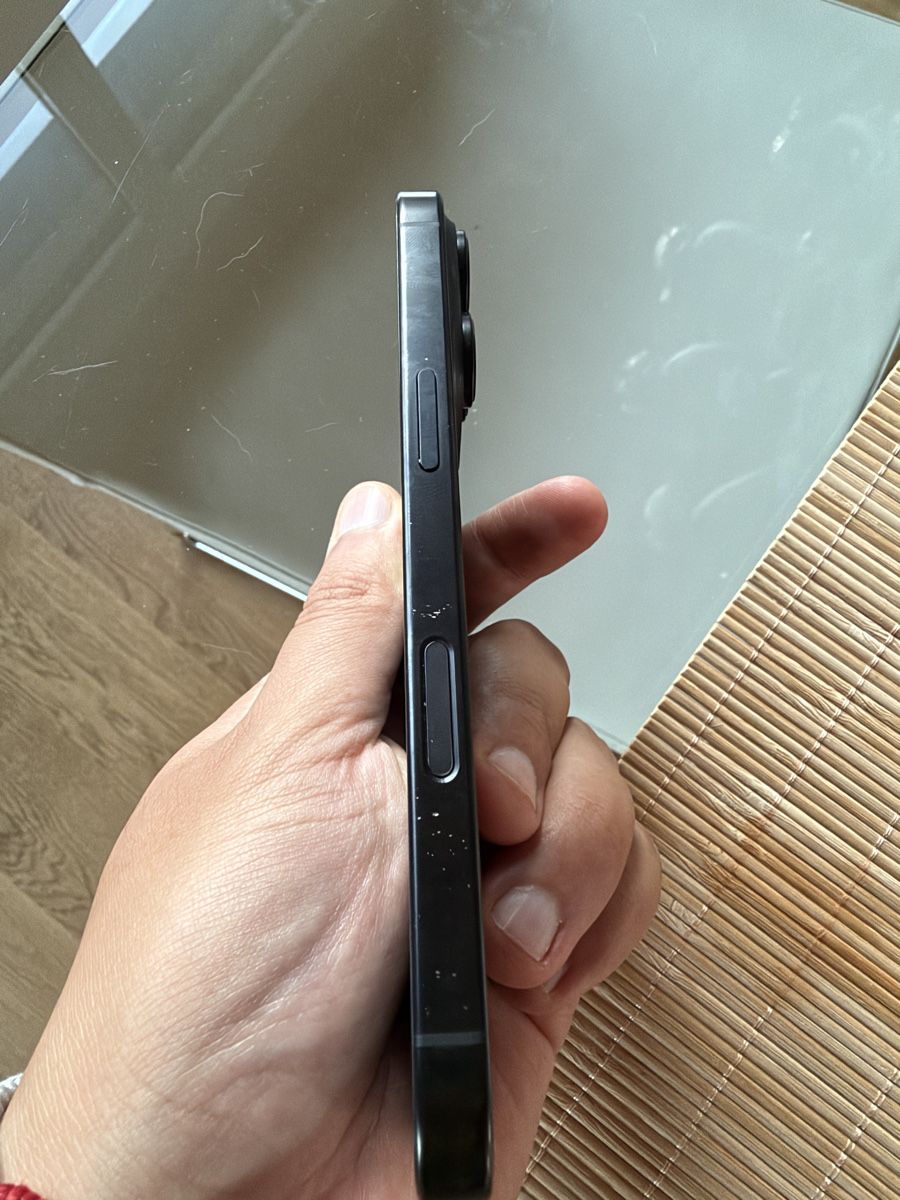 Apple Telefoni cellulari / Smartphones: iPhone 16 pro 256GB – Usato da Zürich venduto da Yoni_to 3