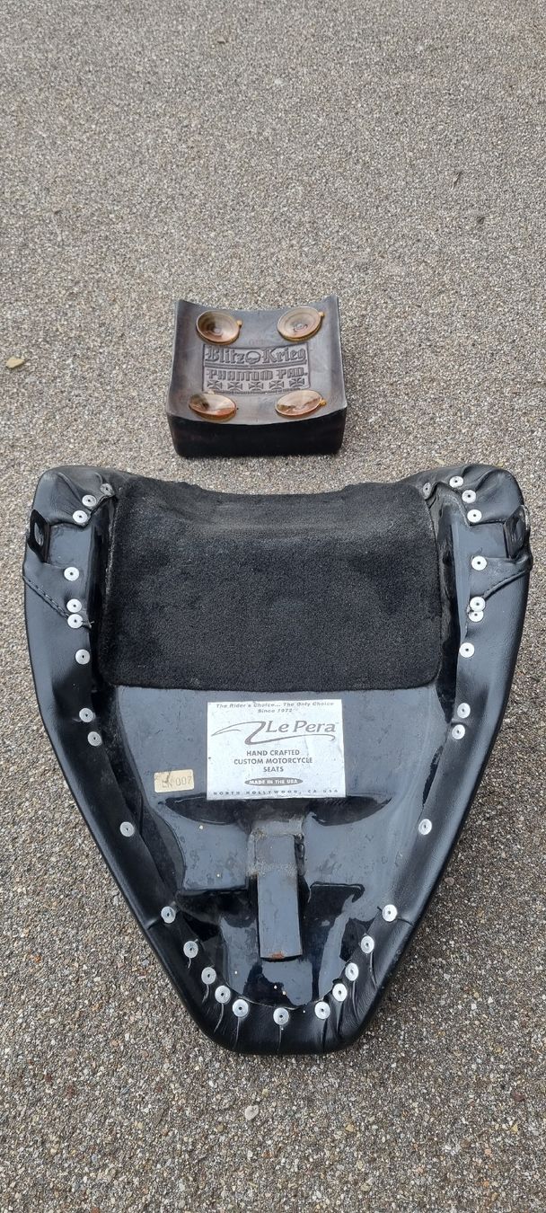 Harley-Davidson Tutti i ricambio per moto: Le Pera Custom-Sattel inkl. Sozius-Pad – Usato da Oberuzwil venduto da Cr514 2