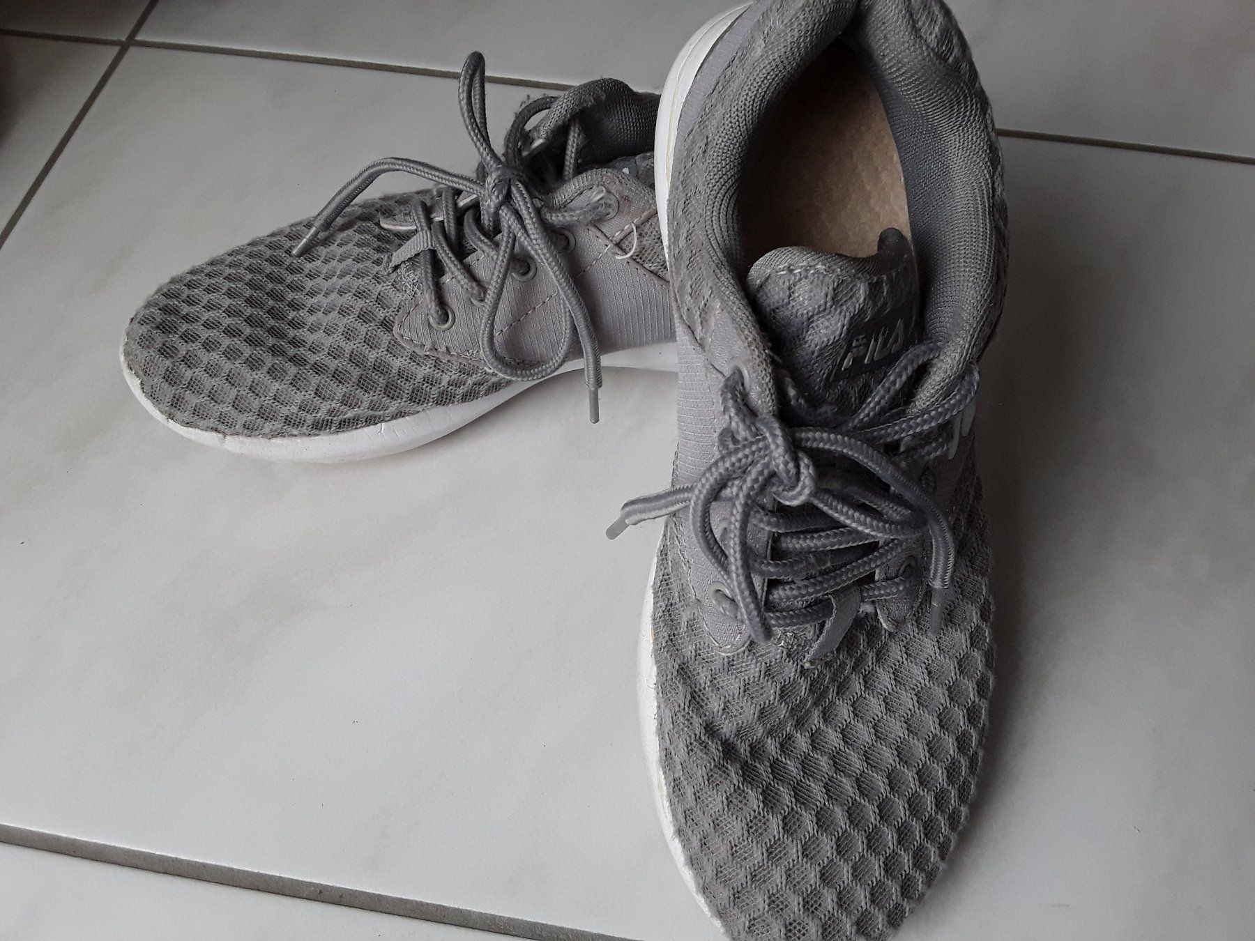 Damenschuhe: Turnschuhe FILA  EU 37 – Gebraucht aus Heimberg von Samprof 1