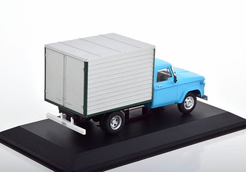 Dodge Modellini d'auto: Dodge D-400 Box Van / Lieferwagen 1971 hellblau / silber – Nuovo e nell'imballaggio originale da Gerlafingen venduto da espero88 2