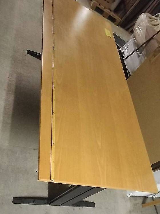 Schreibtische: Büro Tisch mit Korpus – Gebraucht aus St. Gallen von Hillsong 1