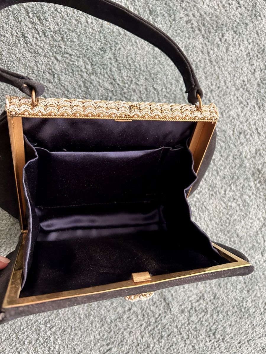 Borse da donna: Edle schwarze Tasche aus Samt – Usato da Zürich venduto da ann_5b6d 2