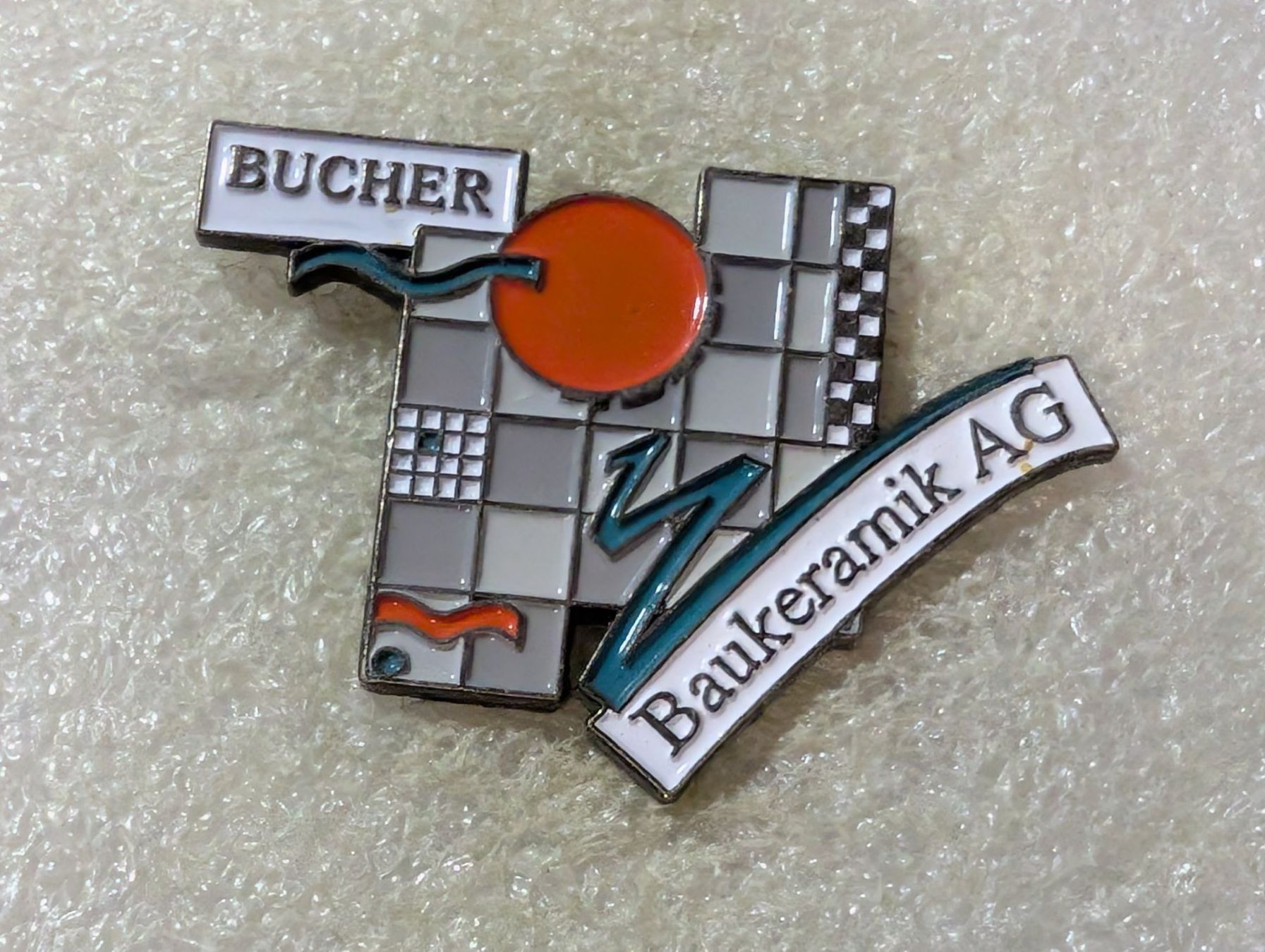 Placchette & Badge: Ansteckpin 106: Bucher Baukeramik – Usato da Oppligen venduto da Pin-Fall-Shop