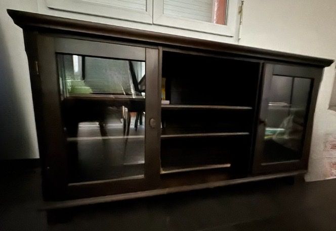 Ikea Vetrine: IKEA MARKÖR Set: 2 Vitrinen, Bücherregal, TV-Schrank – Usato da Wettswil venduto da Person2 1