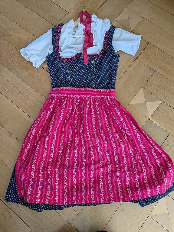 Kleider: Wunderschönes Almsach Dirndl mit Bluse und Schürze, Gr. S/36 – Gebraucht aus Wil SG von TSchn24 3
