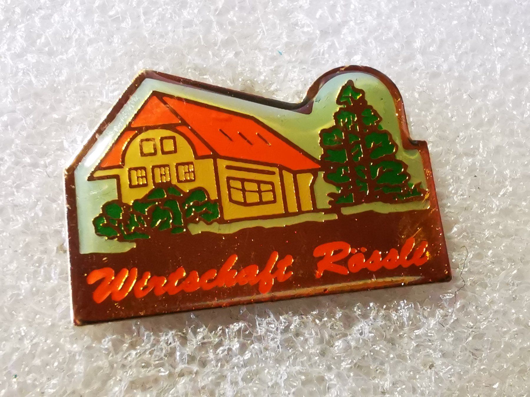 Placchette & Badge: Ansteckpin 148: Wirtschaft Rössli – Usato da Oppligen venduto da Pin-Fall-Shop