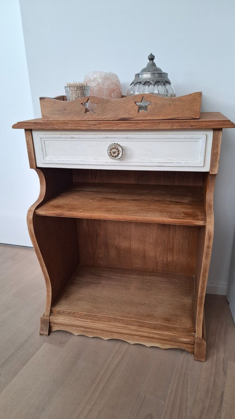Cassettiere: Nachttisch Holz mit Schublade – Usato da Buochs venduto da regenbogen7365