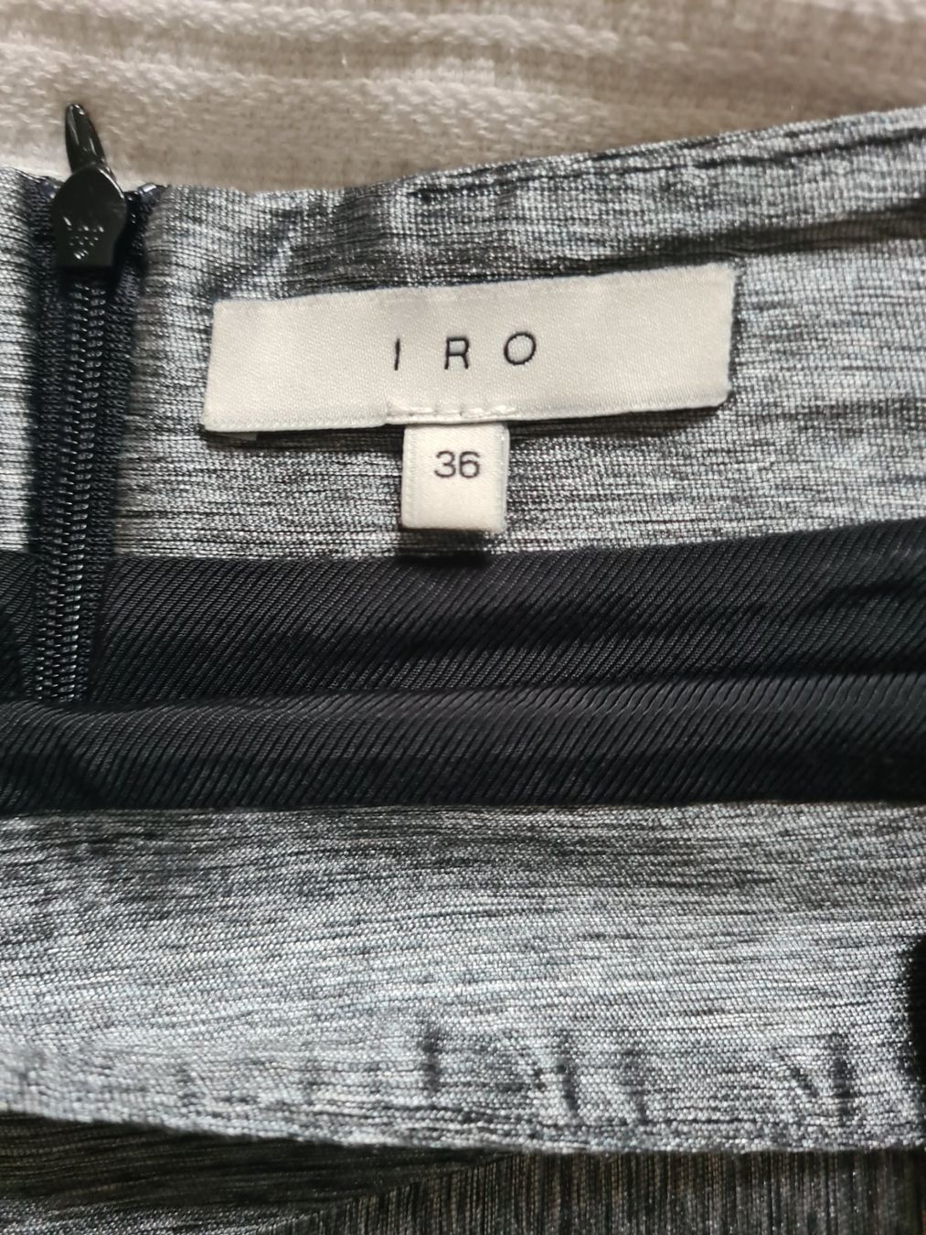Iro Gonne: Jupe IRO gris argent métallisé - T36 – Usato da Genève venduto da Tresor305 4
