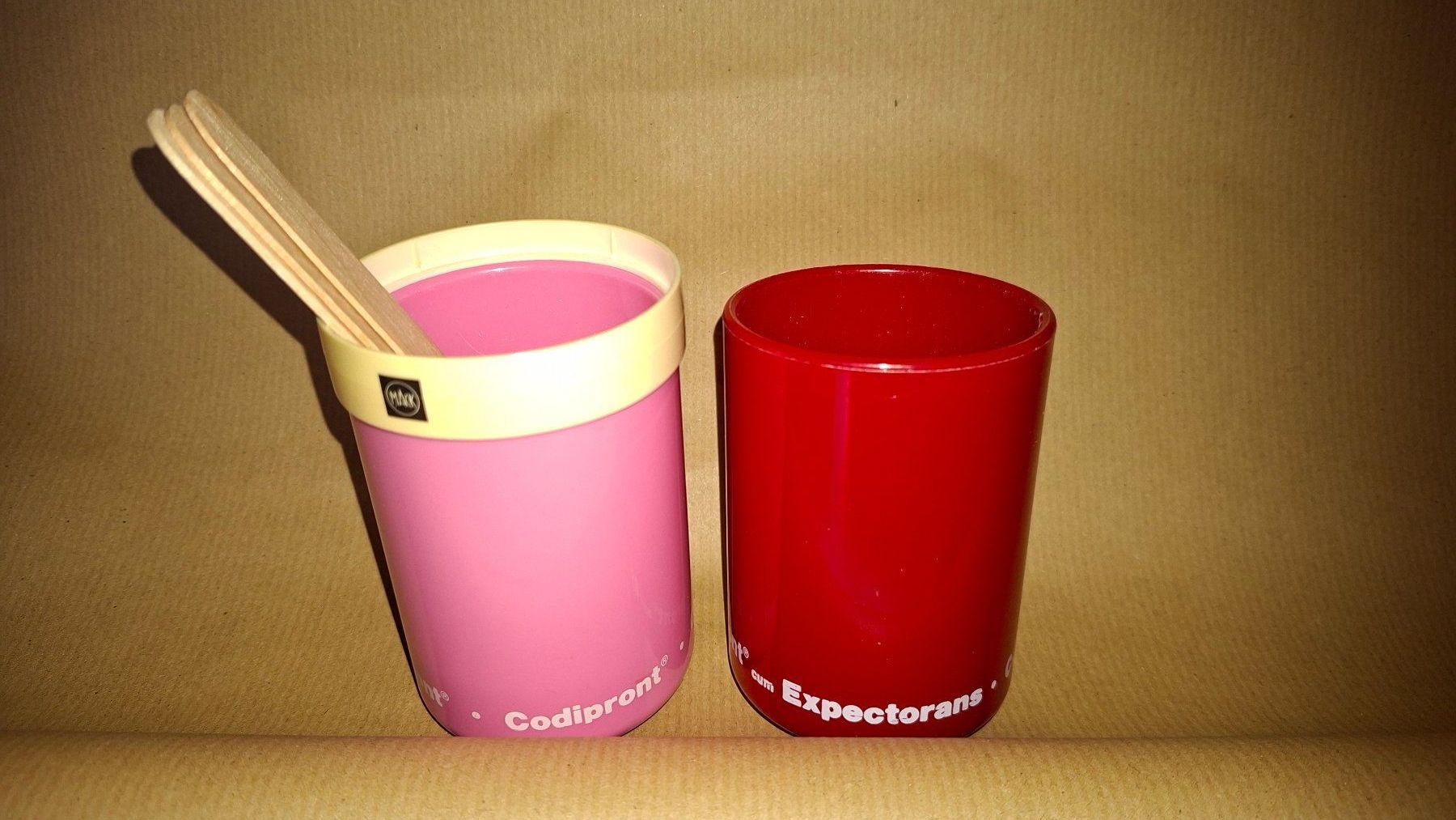 Behälter & Ähnliches: Dose "Codipront" rot & rosa Kunststoff vintage – Gebraucht aus Weiningen ZH von Annakatharina 1