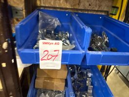 12 Boxen mit diversen Ersatzteilen (Lot 207) 2504 Biel