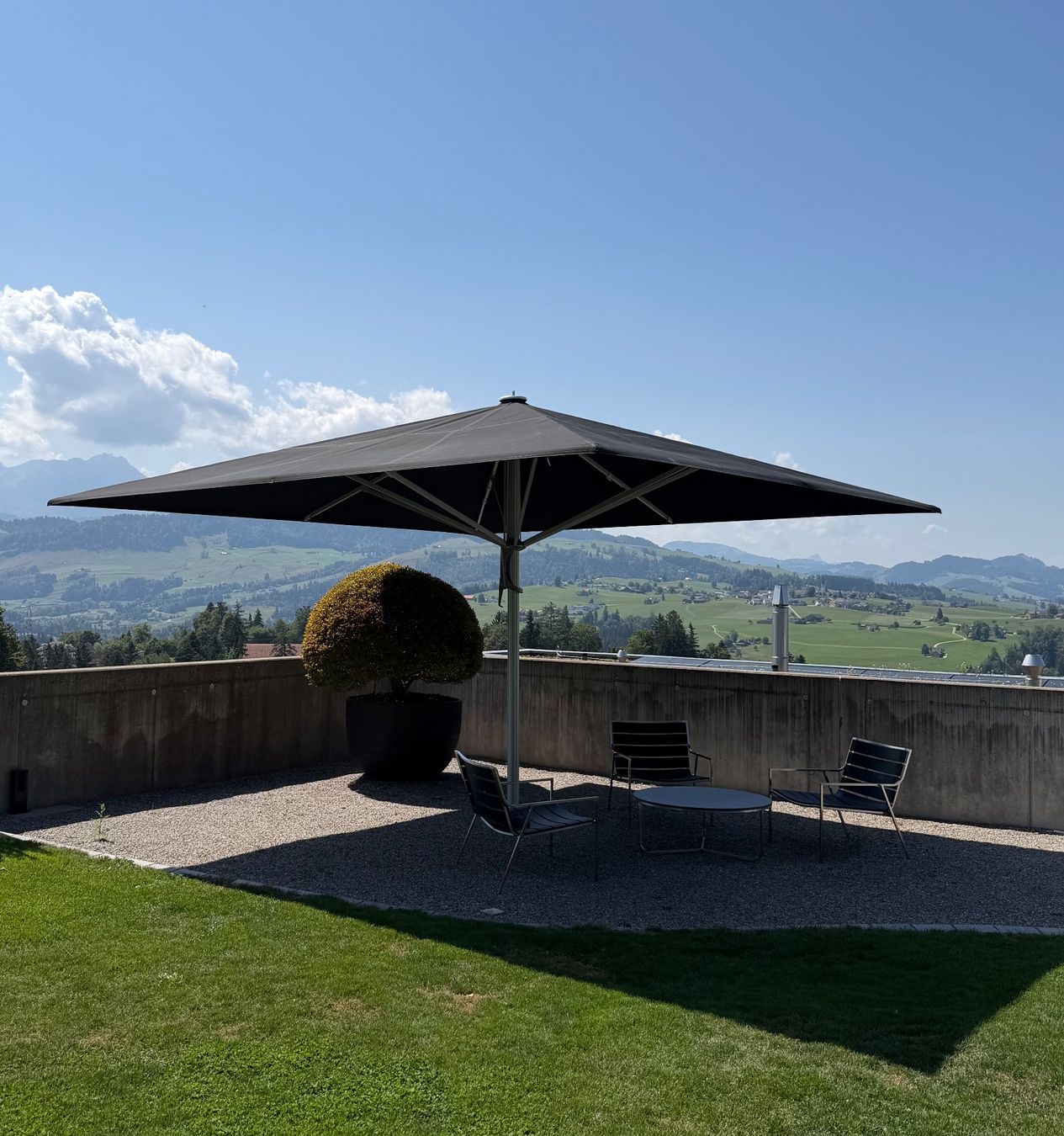 Glatz Sonnenschirme: Grosser Glatz Sonnenschirm – Gebraucht aus Niederteufen von Basil95