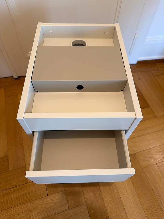 Comodini: Table de chevet / meuble pour ordinateur  – Usato da Lausanne venduto da ant_yg8d 2