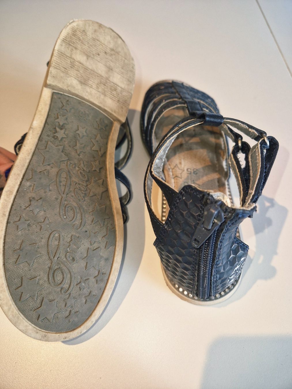 Scarpe per ragazze: Sandalen Grösse 35 – Usato da Stüsslingen venduto da white_angel86 2