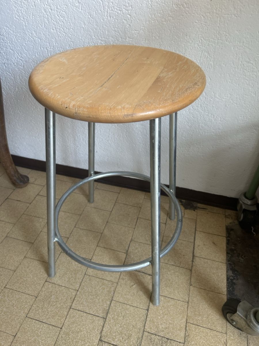 Hocker: Hocker aus Holz und Metall  – Gebraucht aus Zürich von ann_9fv5 1