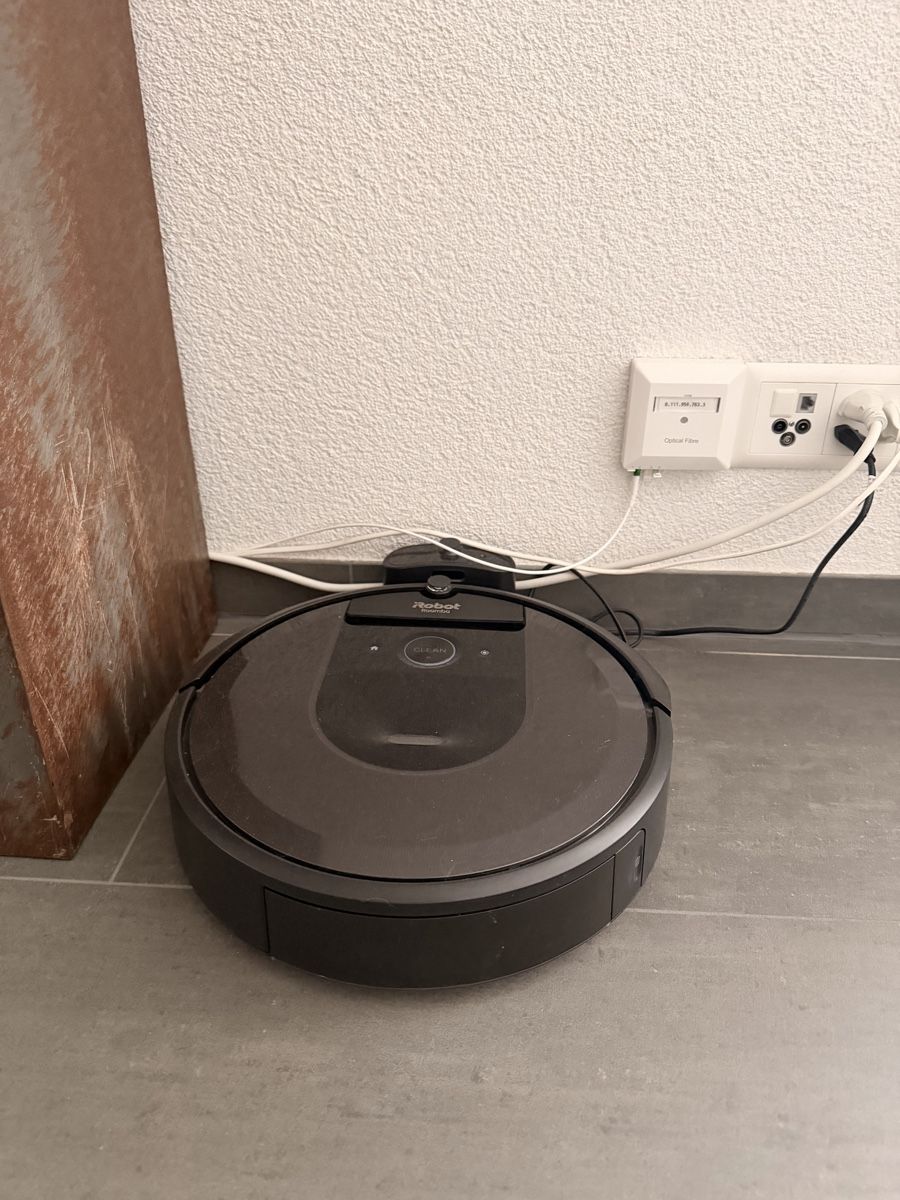 Irobot Aspirateurs & Accessoires: iRobot Roomba i7 Staubsaugerroboter – D'occasion à Wetzikon ZH par Ely.Artem 1