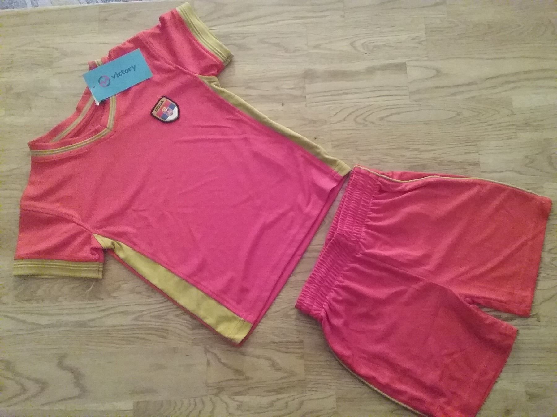 Trainer, Turnhosen & -trikots: Neues SERBIJA Fussballset Gr.104 – Neu und originalverpackt aus Zürich von lehmi1