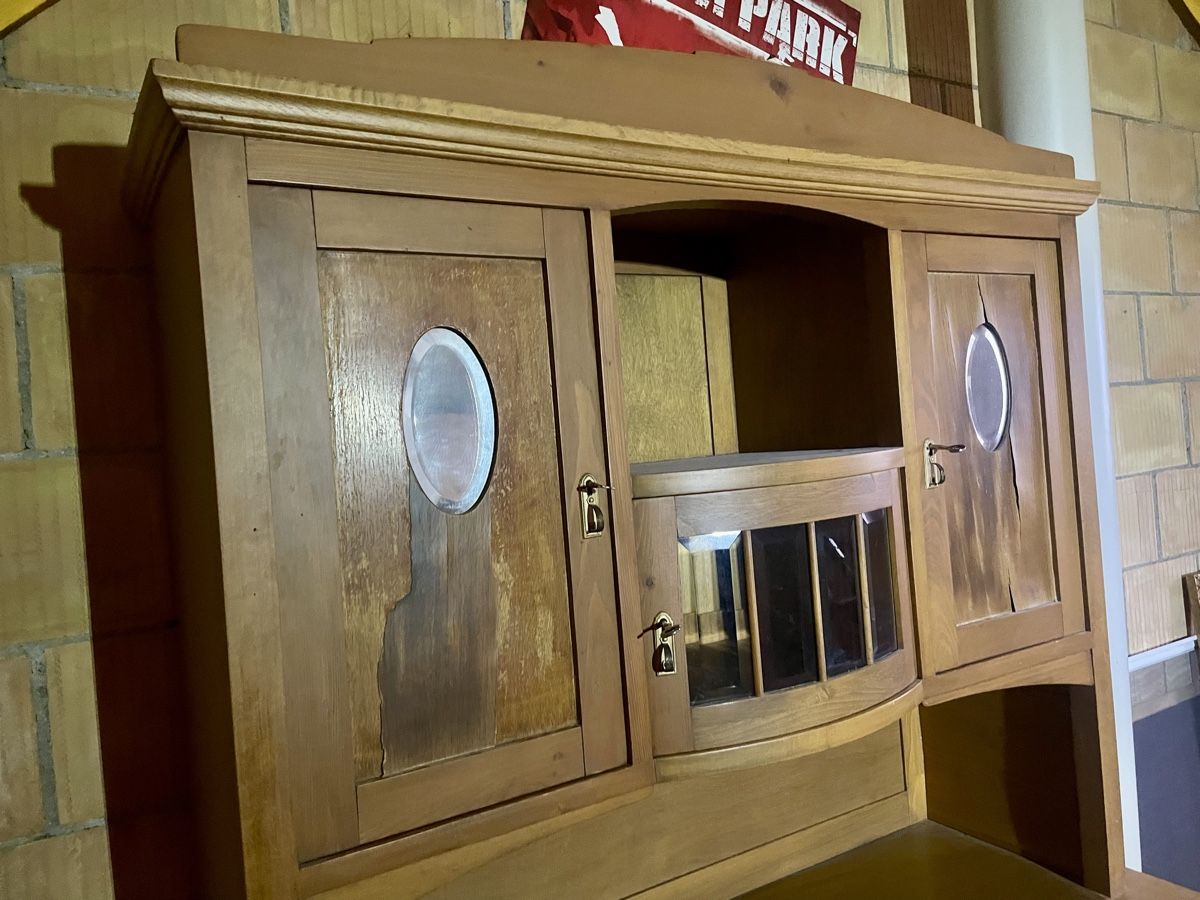 Armadi: Alter antiker Schrank – Usato da Basel venduto da Konix 1