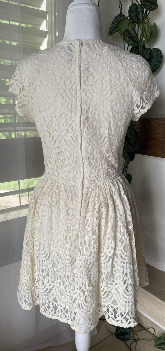 H&M Vestiti & Gonne: Süsses Spitzenkleid von H&M Divided, Grösse 36 – Usato da Läufelfingen venduto da B_C_Sch. 1