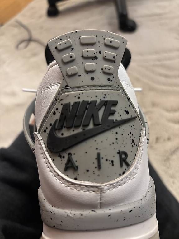 Jordan Herrenschuhe: Weisse Air Jordan 4 – Gebraucht aus Lenk im Simmental von niczbaeren 1