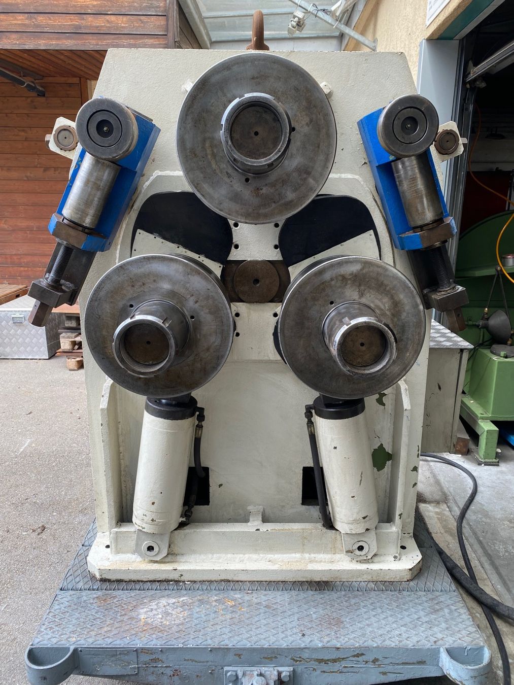 Tutte le macchine: Drei Walzen Profilbiegemaschine Comac 3025HV2 – Usato da Münsingen venduto da Photovirus 1