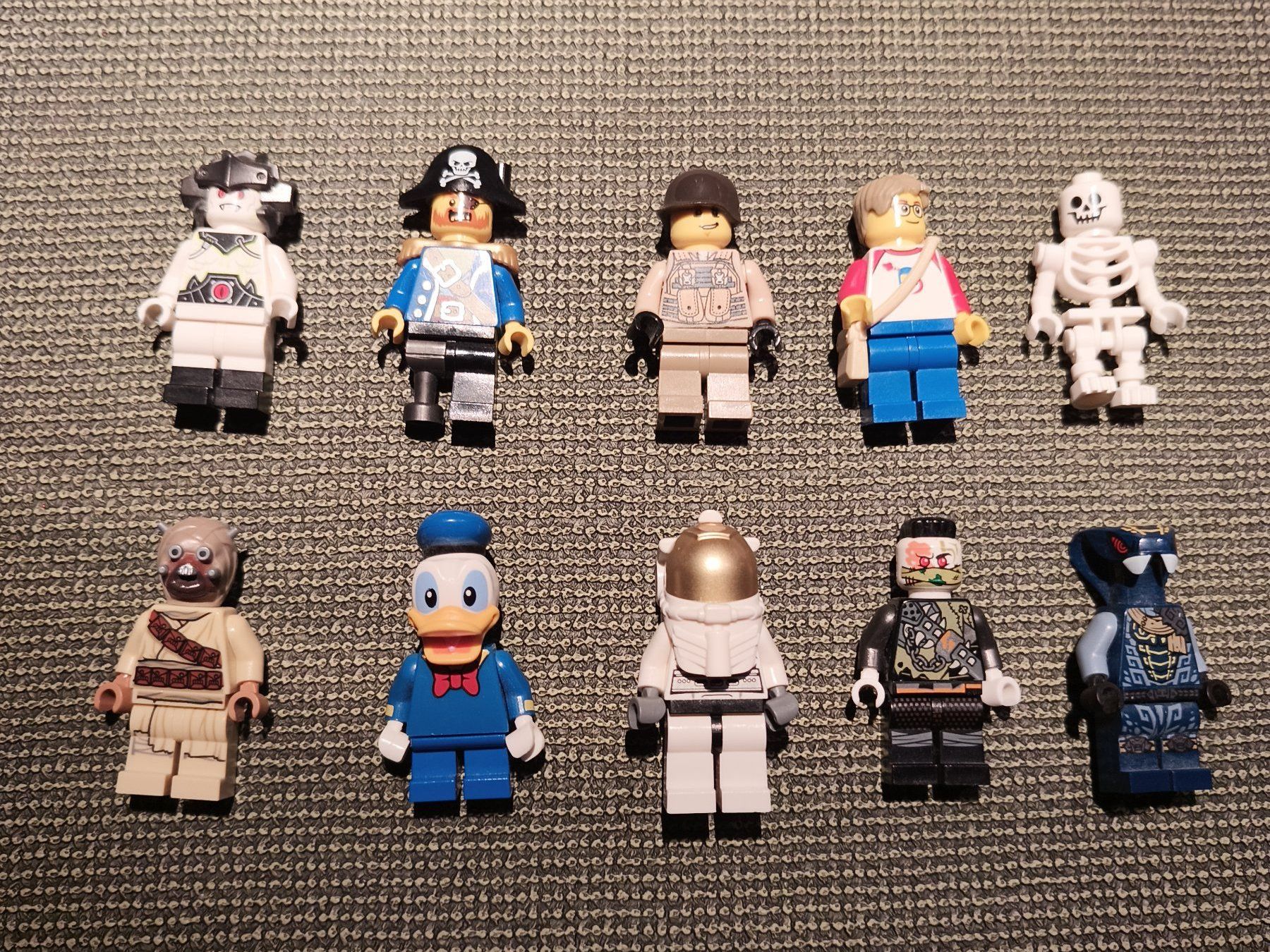 Lego Spielzeuge: Set 10 Lego Figuren (Comic und Action) – Gebraucht aus Meilen von FAVALLID