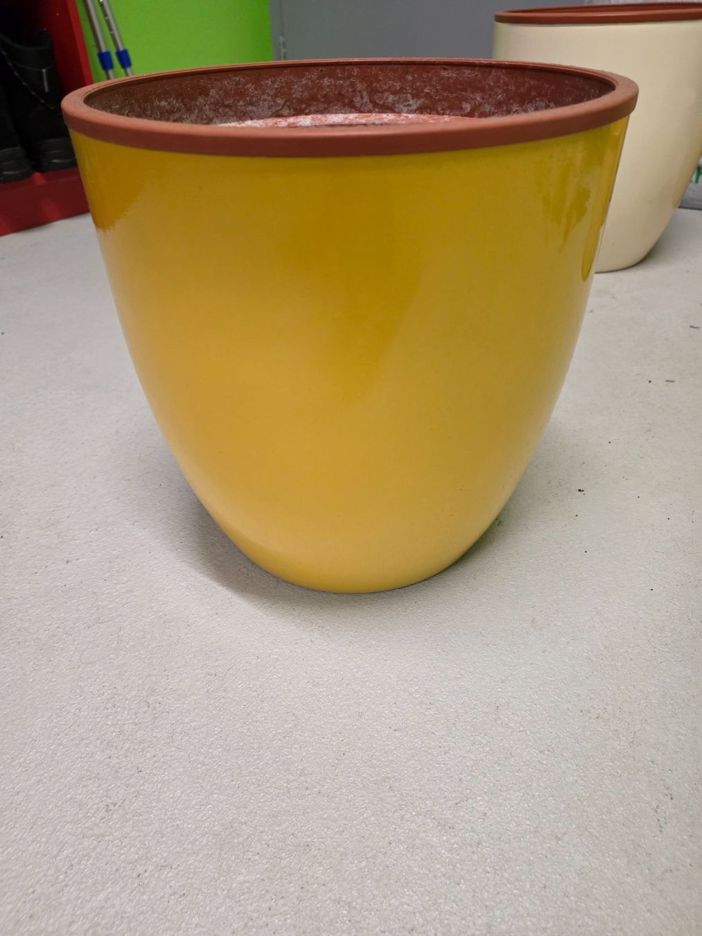 Pots de fleurs: Übertopf beige/gelb – D'occasion à Thun par morasker