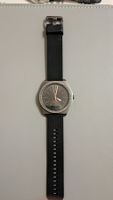 Montre Hugo Boss, bracelet noir - accessoire de mode!