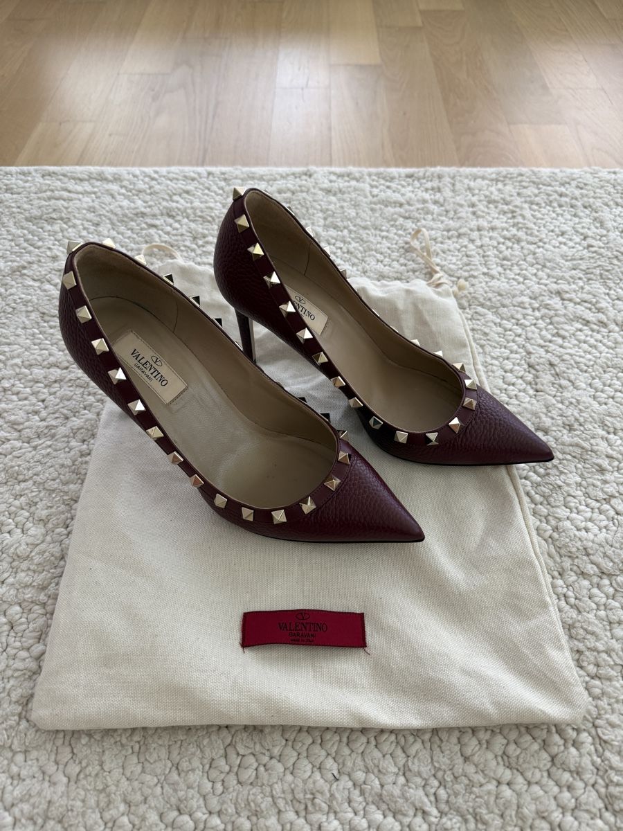Valentino Scarpe da donna: Valentino Rockstud Heels Bordeaux Leather Size 37.5 EU – Usato da Luzern venduto da prelovedfashion_99
