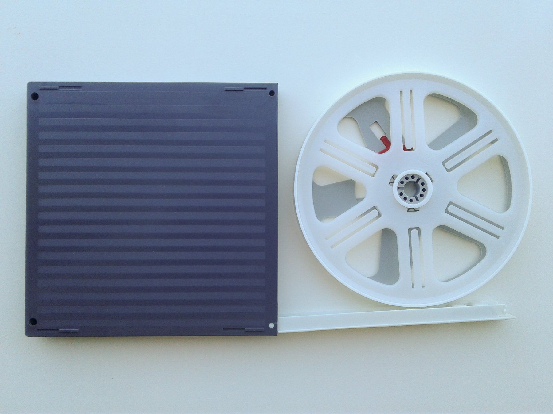 Filme: Bobine pour projection en boucle 8mm/Super8 COMPLET – Neu und originalverpackt aus Lausanne von LasloH 2