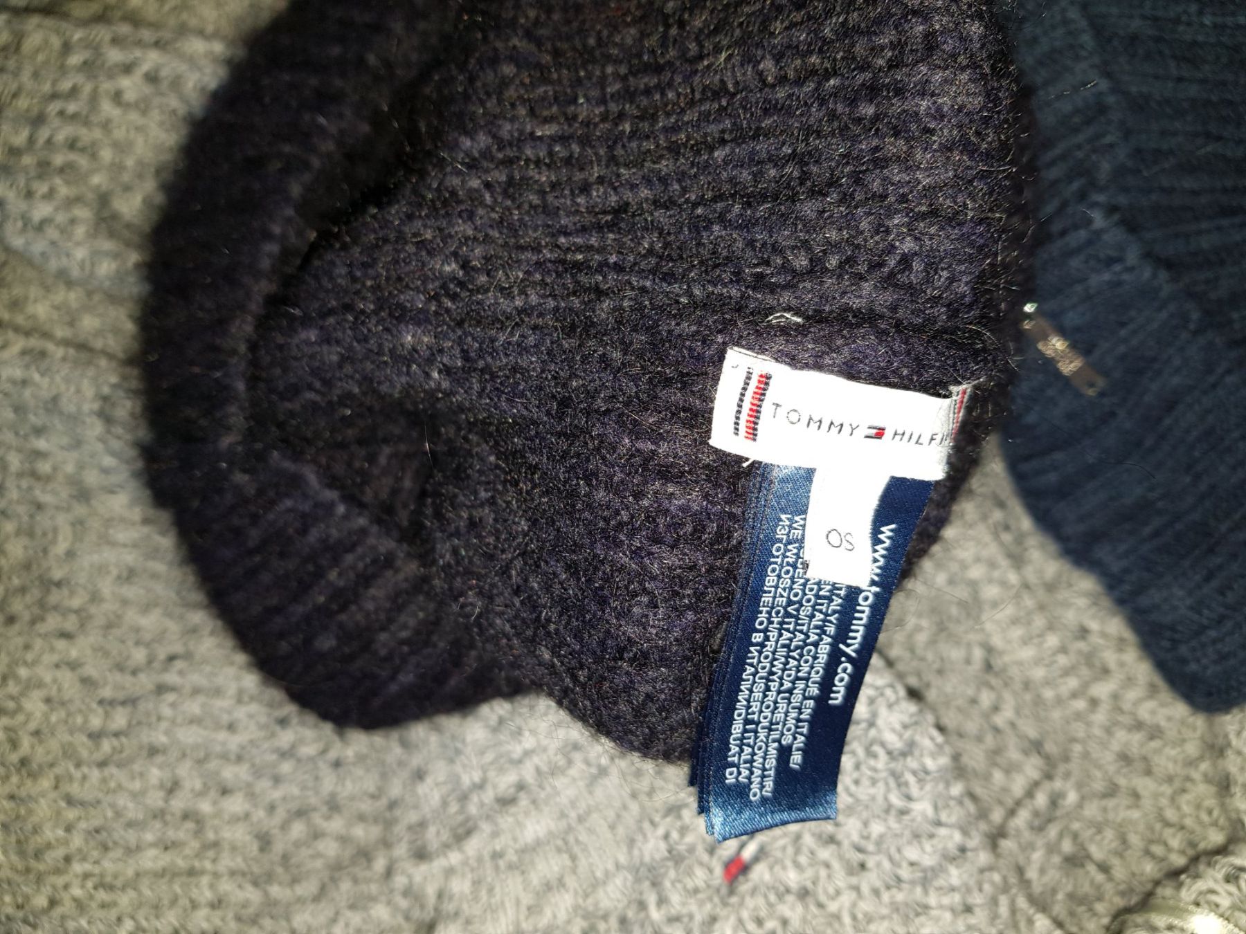 Tommy Hilfiger Lotti di vestiti: Ted Baker,TOMMY HILFIGER,  Bekl.Paket – Usato da Wetzikon ZH venduto da med_2y76 6