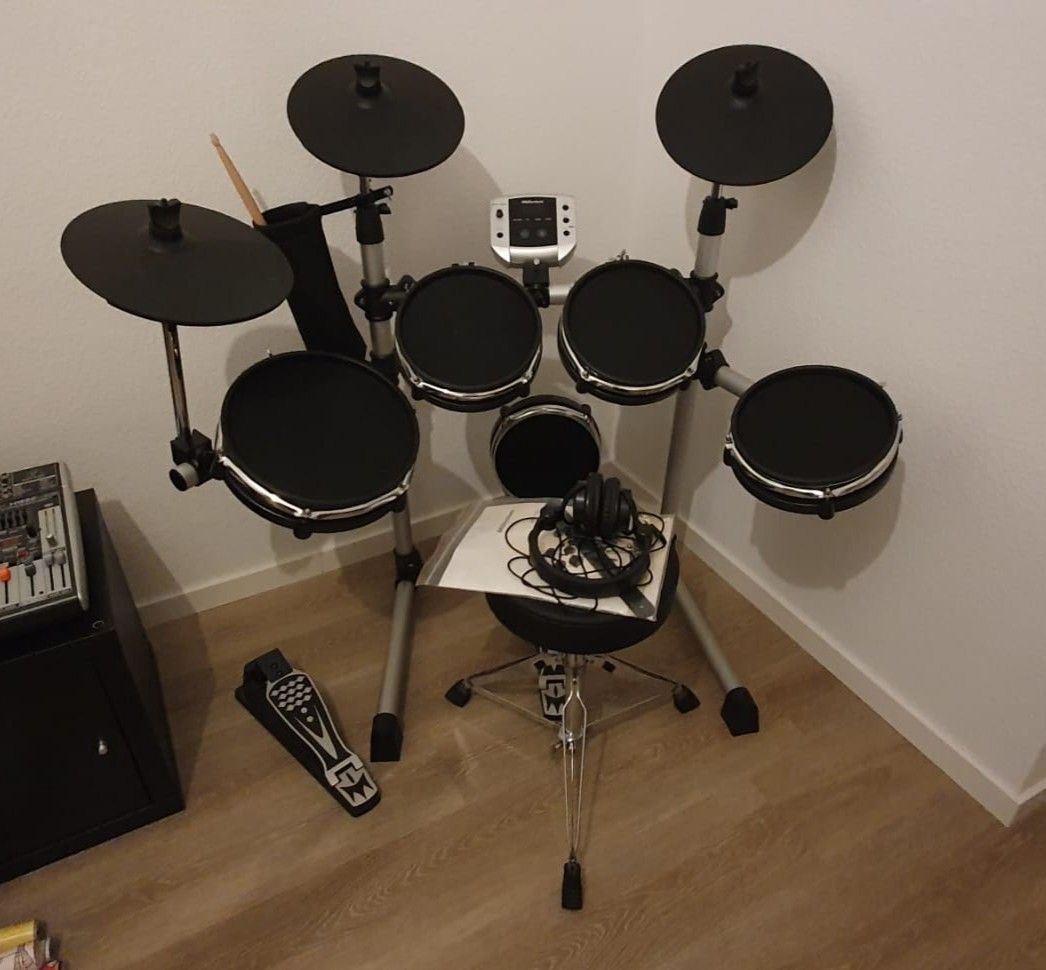 Instruments de musique: Millenium e-drum – D'occasion à Romanshorn par raykay