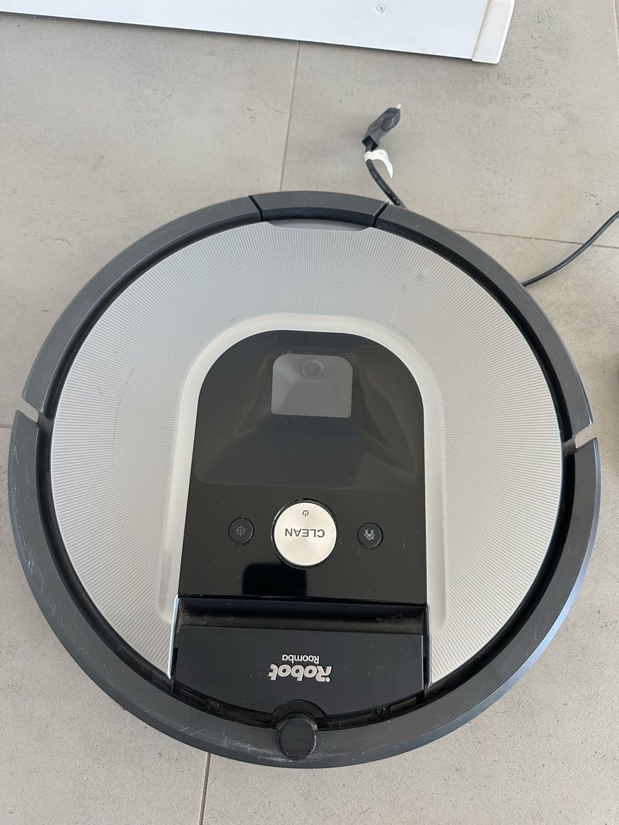 Irobot Aspirapolveri & Accessori: iRobot Roomba 975 + station + brosses neuves – Usato da Attalens venduto da Scarach 2