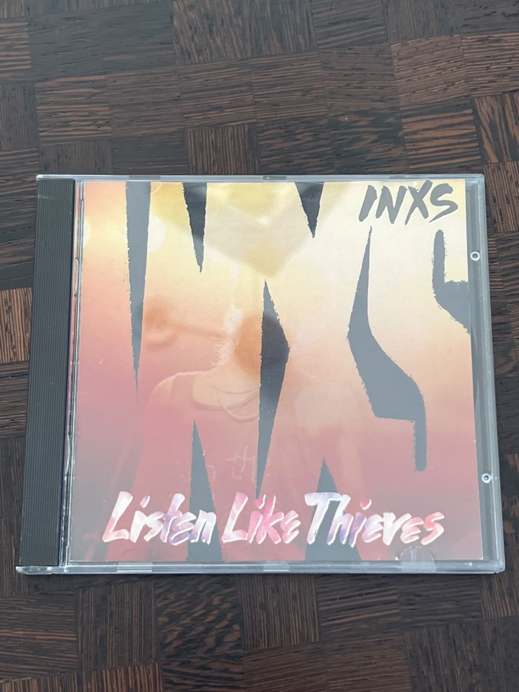 CD: INXS Listen Like Thieves – Usato da Bouveret venduto da Feelgoodtrading