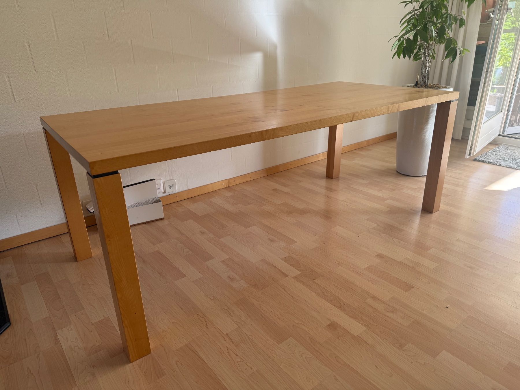 Tavoli: Massiver Birkenholz-Esstisch 200 x 90 – Usato da Hünenberg See venduto da Cheetah4 1