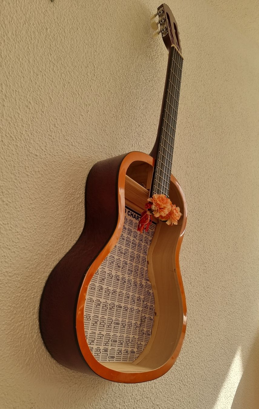 Musikinstrumente: Gitarren-Regal – Gebraucht aus Siebnen von huuser 2