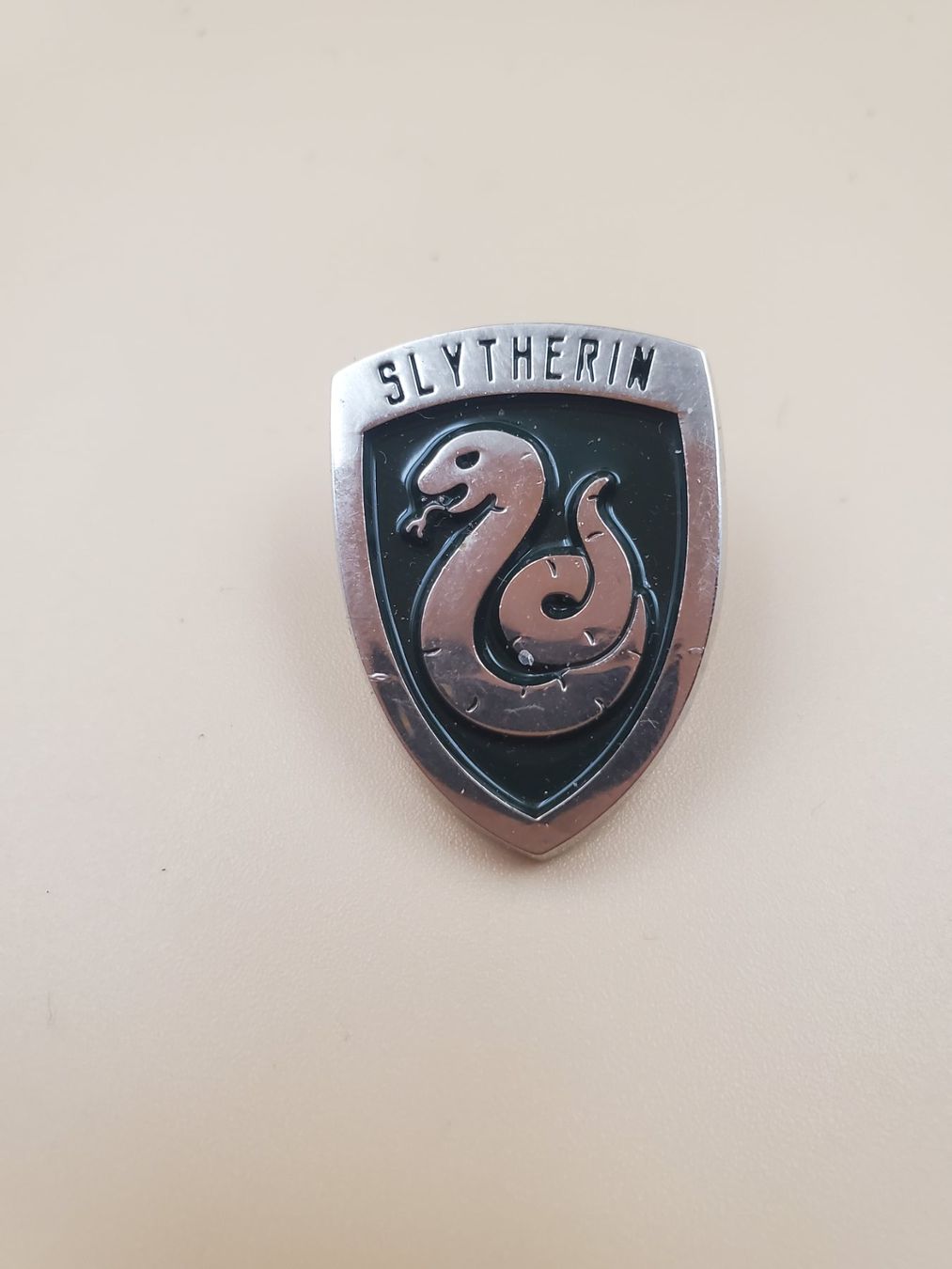 Placchette & Badge: Pin's Serpentard de Harry Potter – Usato da Rennaz venduto da La_malle_du_dauphin 1