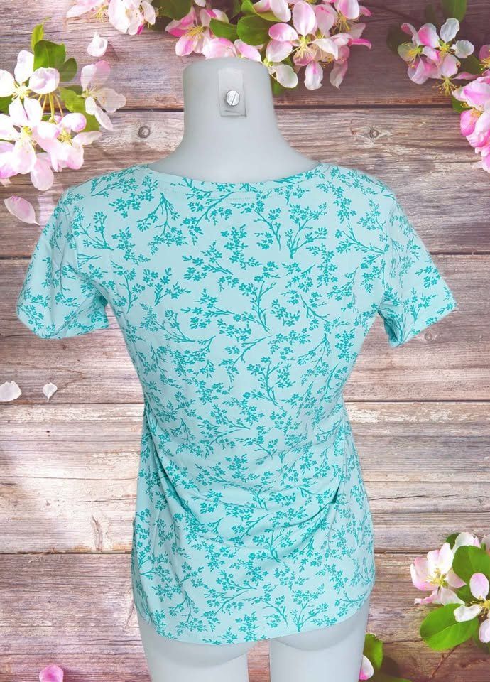 C&A T-shirt: Bio Shirt mit Blumenmuster, helltürkis, Grösse L – Nuovo e nell'imballaggio originale da Aarburg venduto da Hystoria 1
