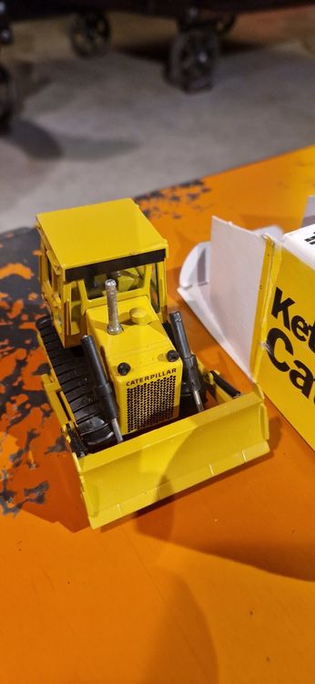CAT D4E Dozer NZG 1/50 (Neu und originalverpackt) in Steinach für CHF