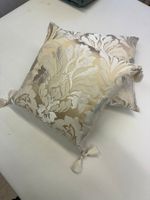 2 Kissen, Sofakissen, Dekokissen mit Quasten, Beige/Silber